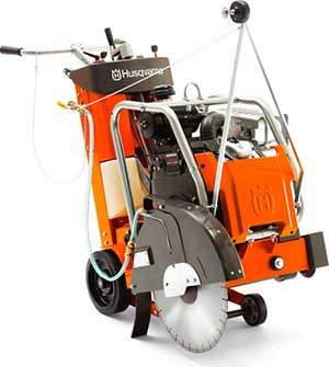 Резчик швов HUSQVARNA FS-524 в прокат в Симферополе. У нас лучшая цена за сутки! Возможность взять в аренду с выгодной скидкой до 40% при экспресс доставке 24/7. И помните, ночью стоимость еще дешевле на 30%! #арендапрокат #виброплита #выгодно